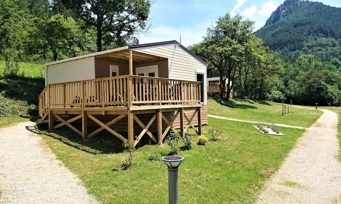 Castellane Chalet De Esquí | Camping Les Framboiseilles. Alquiler de cabaña 4 estaciones cómodas.
