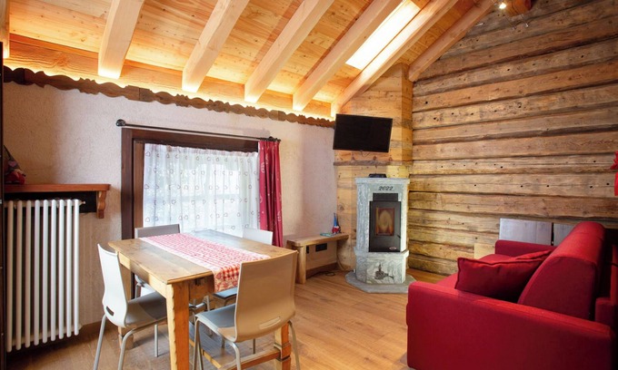 Fontainemore Chalet De Esquí | Chalet 'Casa Girod - Rascard' con vistas a la montaña, jardín privado y Wi-Fi
