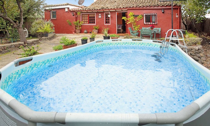 Vega de San Mateo Chalet De Esquí | Casa vacacional 'Casa Rural La Asomada' con mini piscina, terraza y Wi-Fi