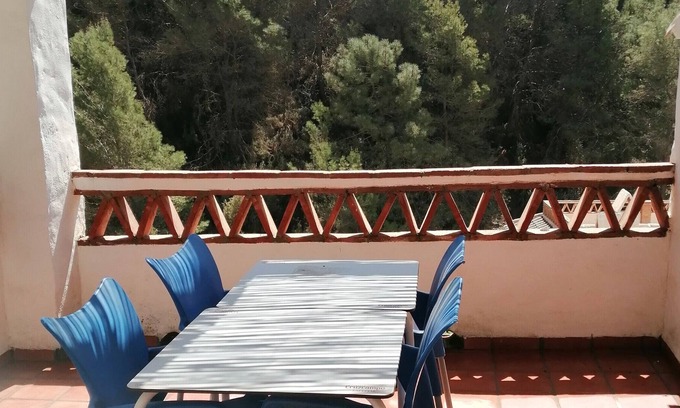 Competa Chalet De Esquí | Chalet Casa rural celeste n1 con vistas a la montaña, terraza y Wi-Fi
