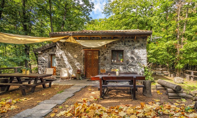 Linguaglossa Chalet De Esquí | Chalet "Casa U Parmento" en el Parque Natural del Etna con jardín y terraza