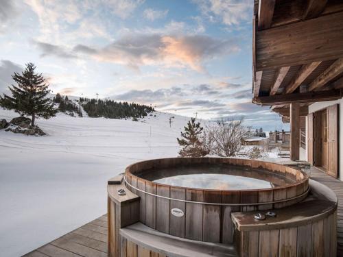 Courchevel Chalet De Esquí | Chalet d'exception avec sauna et jacuzzi, accès direct aux pistes - FR-1-563-111