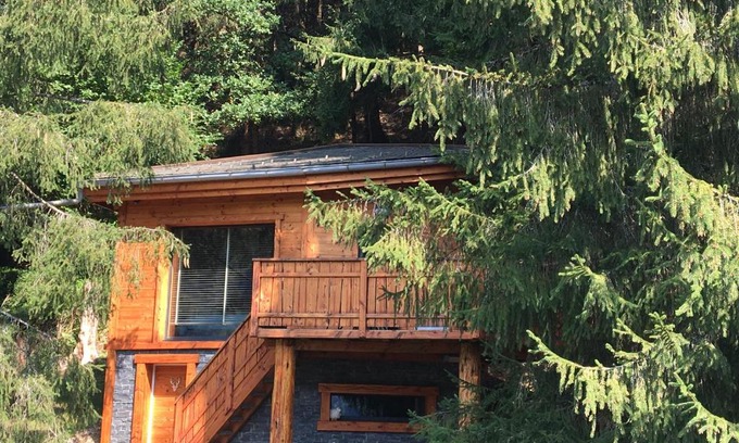 Saint-Jean-dʼAulps Cama Y Desayuno | Chalet dans les Arbres