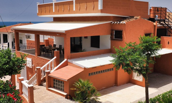 Los Puertos Chalet De Esquí | Chalet de lujo”Casa Terracota” con piscina, 3 cocinas, 6 habitaciones y 6 baños.