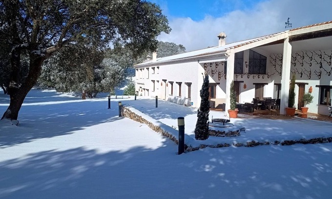 Las Nogueras Casa | Chalet 'El Pinar De La Lobera' con vistas a la montaña, piscina compartida y Wi-Fi