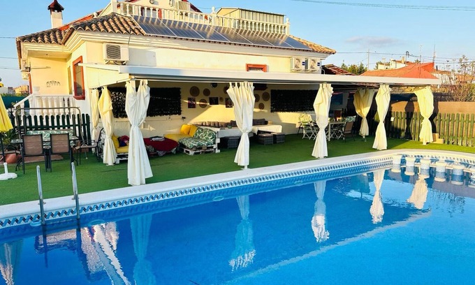 El Palmar Chalet De Esquí | Chalet en la huerta a 4 km de Murcia. Spa caliente y piscina de verano.