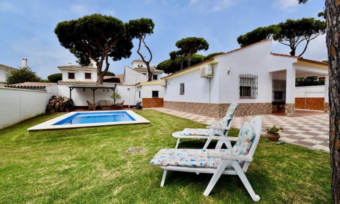 Los Gallos-Cerromolino Villa | Chalet A Levante en el corazón de la Barrosa, muy cerca de la playa