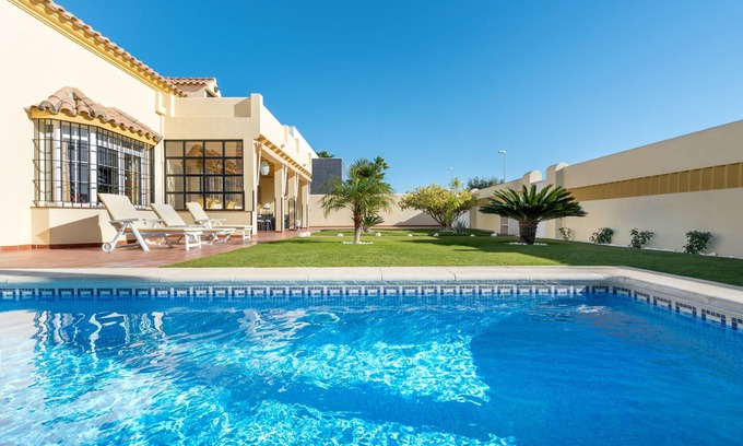 Chiclana de la Frontera Chalet De Esquí | Chalet Alberto, 5 dormitorios y piscina