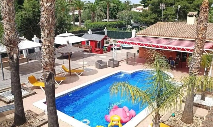 Elche Chalet De Esquí | Elche ideal familias wifi aire piscina barbacoa