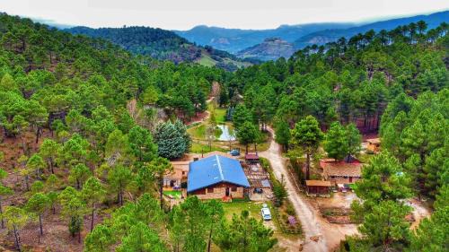 Villaverde de Guadalimar Chalet De Esquí | Chalet Esmeralda 3 d y 2 baños ZAFIRO LAGUNAZO Parque Natural Rio Mundo Riopar