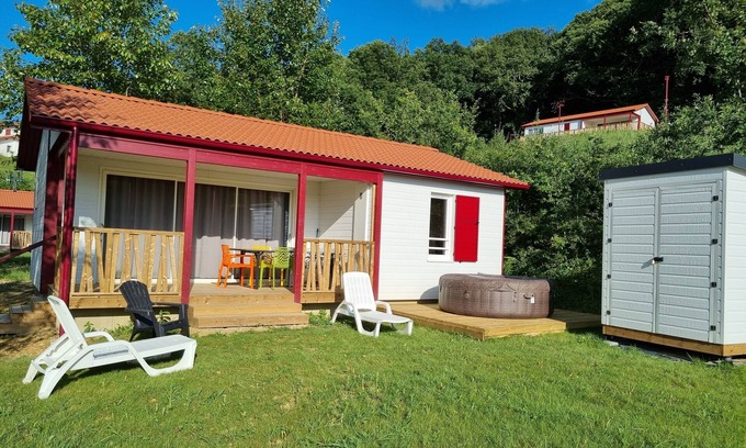 Hasparren Chalet De Esquí | Chalet Etxetxoa, de 1 a 4 personas con SPA, terreno privado y piscina