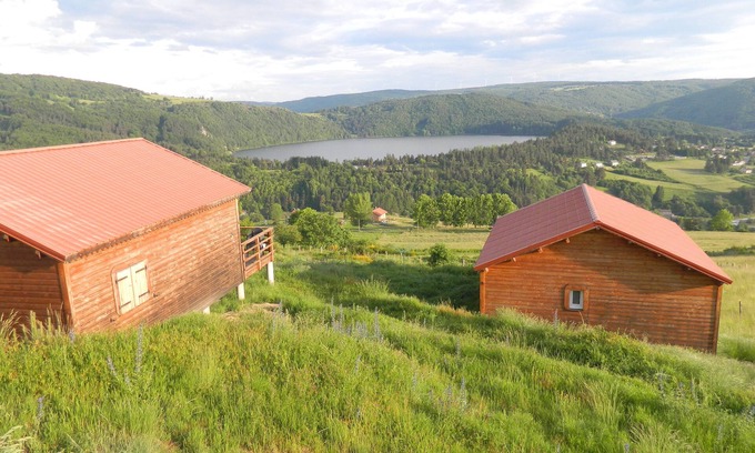 Le Lac-d'Issarles Chalet De Esquí | Chalet Face au LAC D'issarles Ardeche