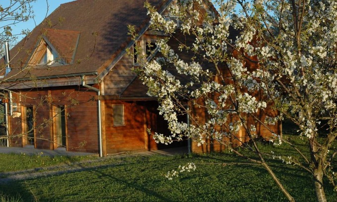 Louchy-Montfand Cabaña | Chalet con terraza, piscina y actividades en el corazón del viñedo de St Pourçain