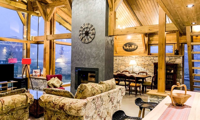 Razlog Chalet De Esquí | Chalet for up to 10 people with sauna nestled in the valley of 3 mountains