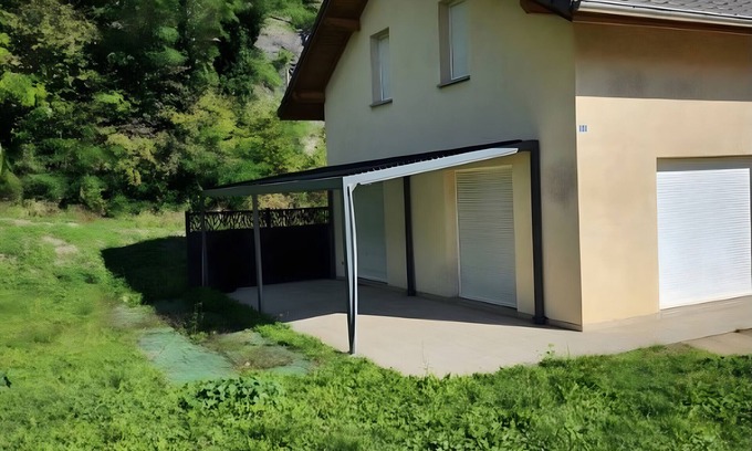 Saint-Jean-de-Maurienne Villa | Chalet 'Saint Jean De Maurienne' con Jardín Privado y Wi-Fi