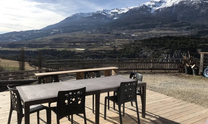 Saint-Andre-d'Embrun Chalet De Esquí | Chalet Gîte de France, sleeps 6, with large panoramic terrace.