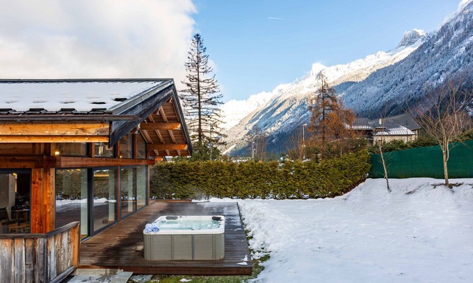 Chamonix-Mont-Blanc Chalet De Esquí | Chalet Gloribel - 5 bedroom/5 bath, Hot tub, Parking