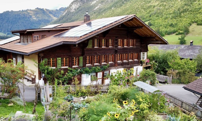 Oeschseite Casa | Chalet/holiday home with 10 beds in an original Simmental farmhouse