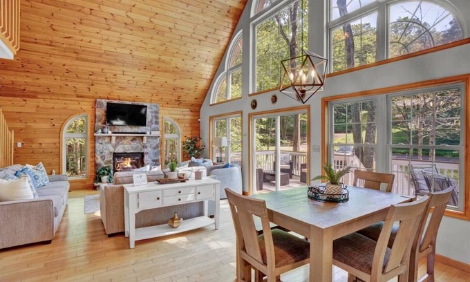 Locust Lake Village Casa | Chalet- Hot Tub - Fire Pit