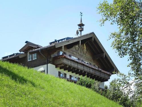 Dienten am Hochkoenig Apartamento | Chalet in Dienten with Ski-In Access & Pool