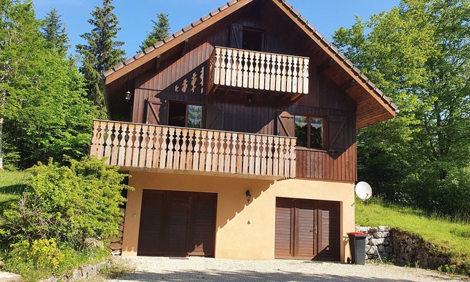 Le Poizat-Lalleyriat Chalet De Esquí | Vrbo Property