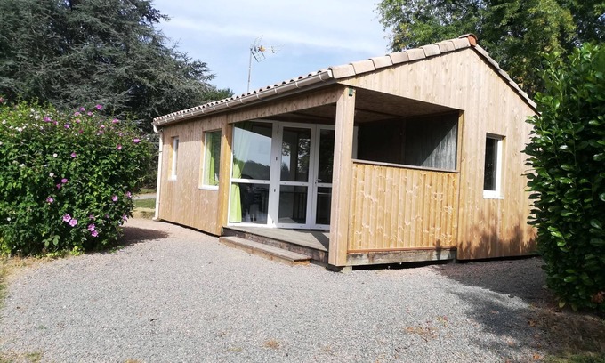 Mialet Chalet De Esquí | CHALET EN LAGUNA FRONTERA, PERIGORD VERDE, piscina, calma ideal y descanso.