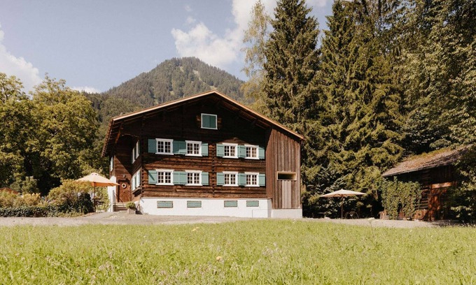 Vandans Chalet De Esquí | Un oasis en el verde con majestuosa vista a la montaña