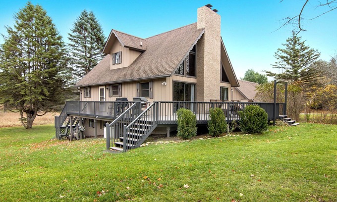 Bellaire Chalet De Esquí | Chalet en Shanty Creek Resort - ¡Reserve ahora para escapadas de otoño!