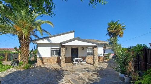 Puerto Rey Casa | Chalet independiente con amplio jardín y barbacoa AT - CC-00678