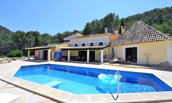 Andraitx Chalet De Esquí | Chalet 'La Perla Negra' con piscina privada, jardín privado y Wi-Fi
