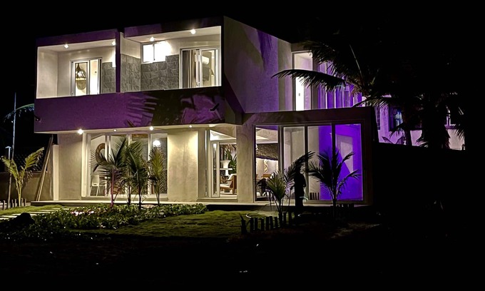 Monterrico Chalet De Esquí | ** THE PELICAN VILLAS & SUITES**