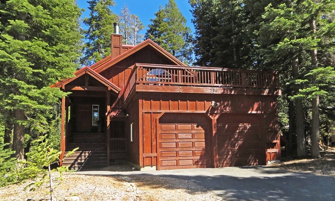 McKinney Estates Casa | Chalet Lani - HOT TUB - 3 bedroom, 2 bath - Quiet Location!