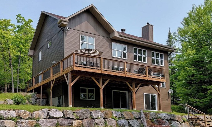Riviere-Rouge Casa | Chalet Le 2467 – Luxury, Nature & Comfort on the Lake, 10 bedrooms 25 Guests