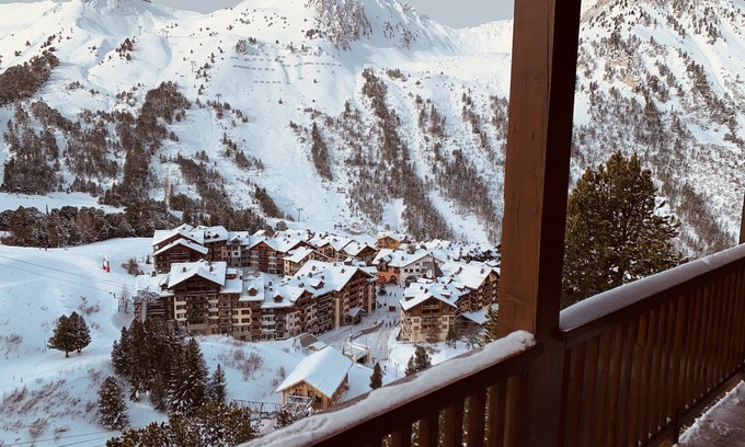 Bourg-Saint-Maurice Apartamento | Chalet le Chamois Apartment 10 2nd floor ski in ski out