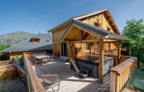 Mont-de-Lans Chalet De Esquí | Chalet Le Petit Bes by Leavetown Vacations