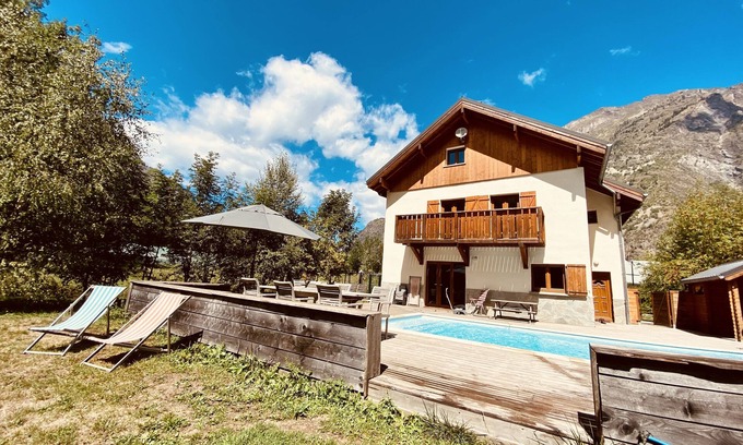 Venosc Chalet De Esquí | Chalet les Ecrins - 230m2 ✨ Sauna - Swimmingpool - Garden ✨