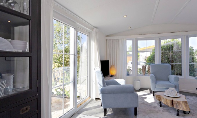 Goedereede Casa | Lovely, fully furnished and cared for chalet.
