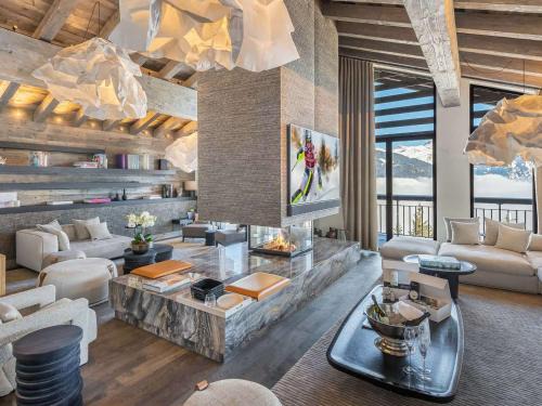 Courchevel Chalet De Esquí | Chalet luxueux à Courchevel avec piscine, cinéma, salle de sport et service complet - FR-1-562-71