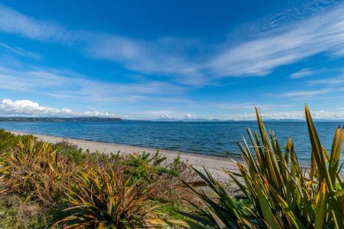 Waitahanui Casa | Chalet Mahuta - Five Mile Bay Holiday Home