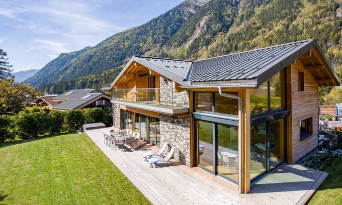 Chamonix-Mont-Blanc Chalet De Esquí | Chalet Montana - a self catered chalet that sleeps 12 guests in 5 bedrooms
