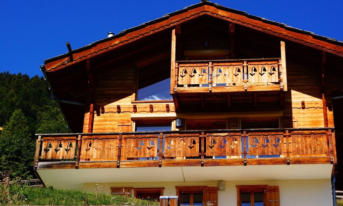 Heremence Chalet De Esquí | Chalet con vista panorámica al sol, terraza, sauna, dominio 4 valles y senderos