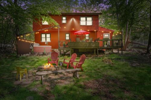 Tobyhanna Casa | Chalet renovated Near Casino, Camelback , Kalahari 4bdrms firepit hot tub game room