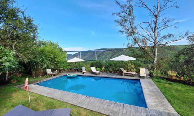 Dieblich Apartamento | Chalet Ritz - Chalet with garden & pool