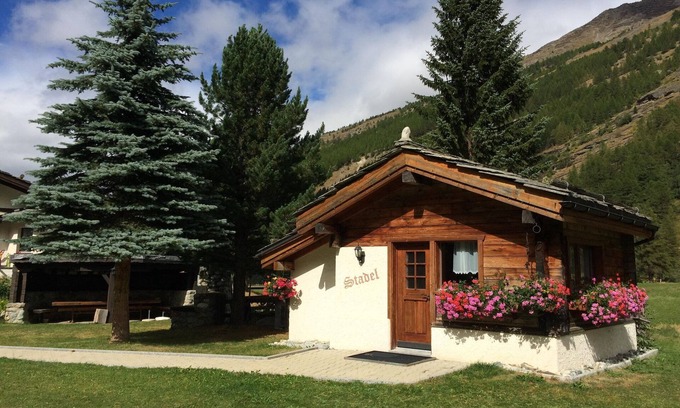 Saas Grund Chalet De Esquí | Chalet en Saas Valley con Vistas a Montañas