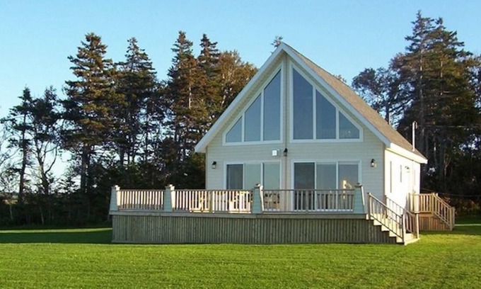 New London Cabaña | Chalet-style vacation retreat, with beautiful views near Cavendish