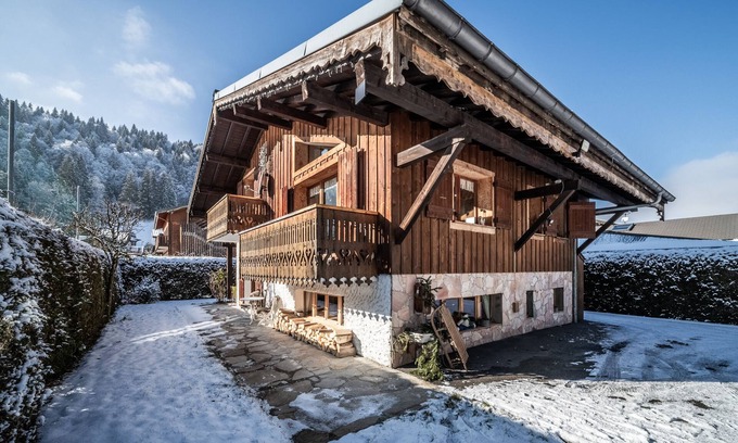 Morzine Chalet De Esquí | Chalet "Sun River" con vistas a la montaña, terraza privada y Wi-Fi