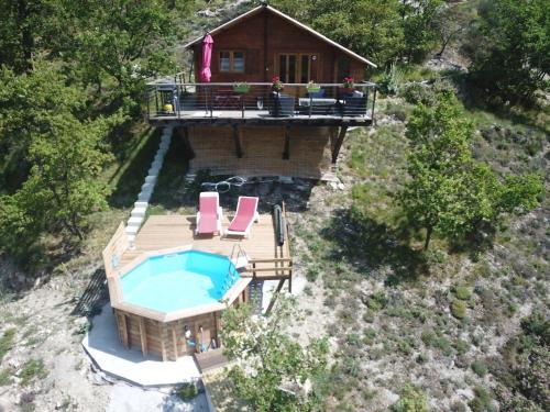 Luceram Chalet De Esquí | Chalet sur pilotis avec piscine privée