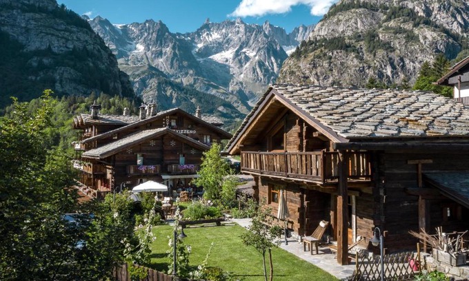 Courmayeur Apartamento | Chalet Svizzero Apartments