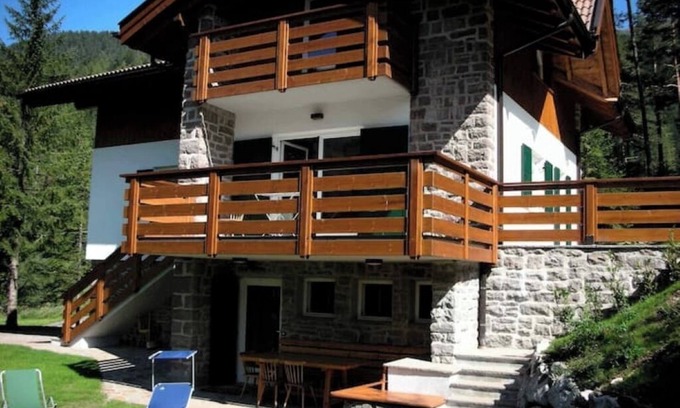 Tesero Chalet De Esquí | CHALET VILLA BIANCA FIEMME VALLEY two apartments