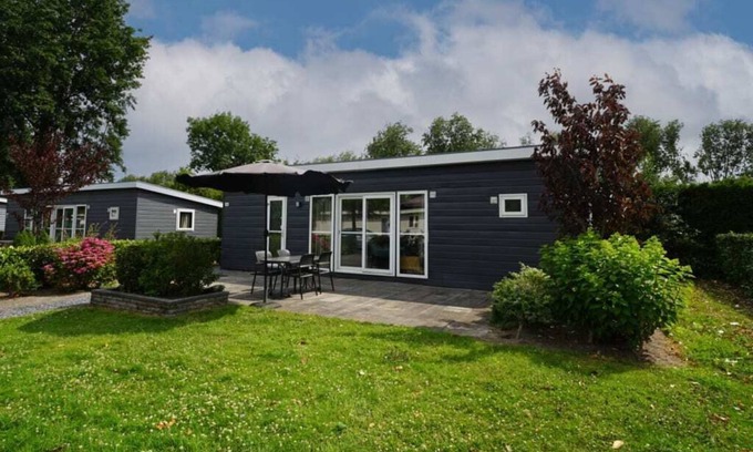 Dordtse Biesbosch Chalet De Esquí | Chalet with 2 bedrooms and a dishwasher